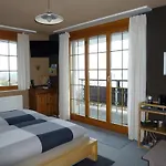Haussener Bed & Breakfast 3*